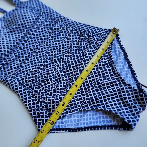 L.L. Bean Women’s Navy Blue White Geo Print Swimsuit Square Neck UPF 50+ Sz 4 - Picture 6 of 12